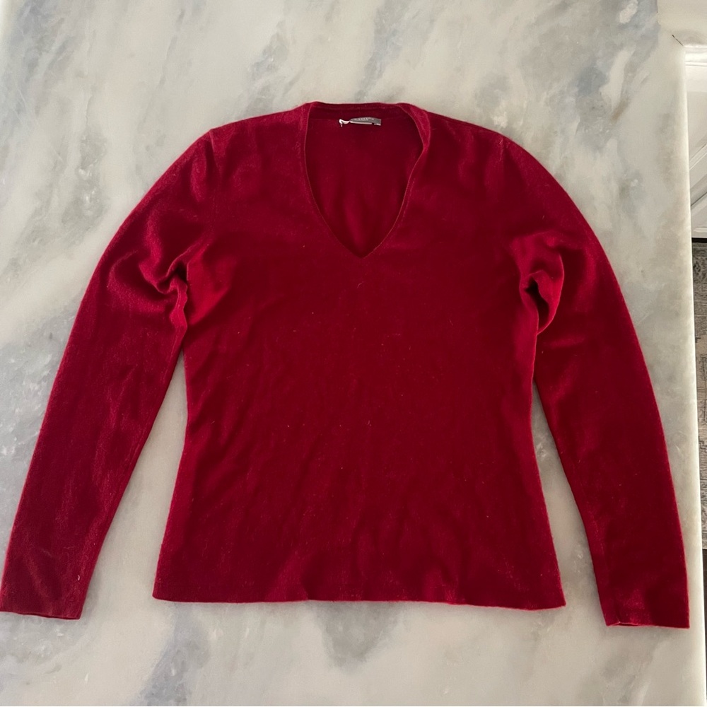 Ann Taylor Women’s M 100% Cashmere Red Long Sleeve V-Neck Winter Cozy Soft - Picture 1 of 7